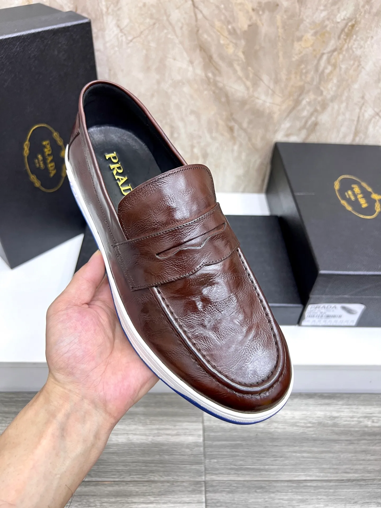 💰620 Prada classic men’s lace-up casual shoes｜Imported cowhide upper｜Layered stitching design on the upper Lightweight and breathable｜Soft and comfortable｜PRADA letters on the side｜Distinctive sporty style Showing the brand style｜Lightweight embossed rubber sole｜With cowhide foot pad lining｜Excellent foot feel Fashionable and elegant｜Size: 38-44 (customized at 45)